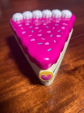 Vintage Style Polly Pocket 2018 Birthday Cake Bash Compact GFM49 with Micro Doll